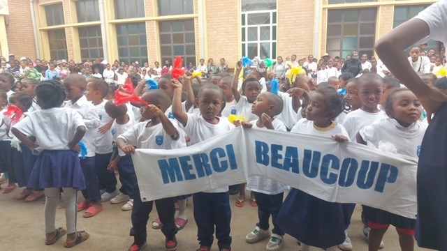 Remise d’un échographe à la sage-femme d’Ambatofotsy - Association OTM